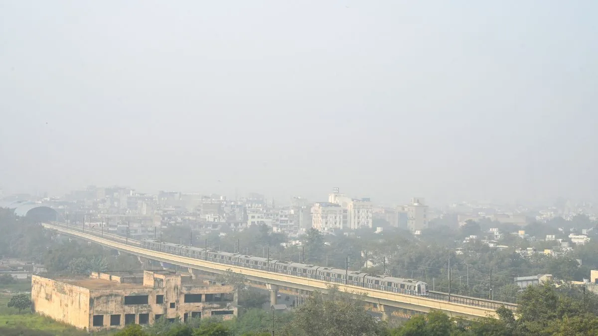 Delhi air turns ‘severe’; AQI crosses 400 amid dense smog and fog