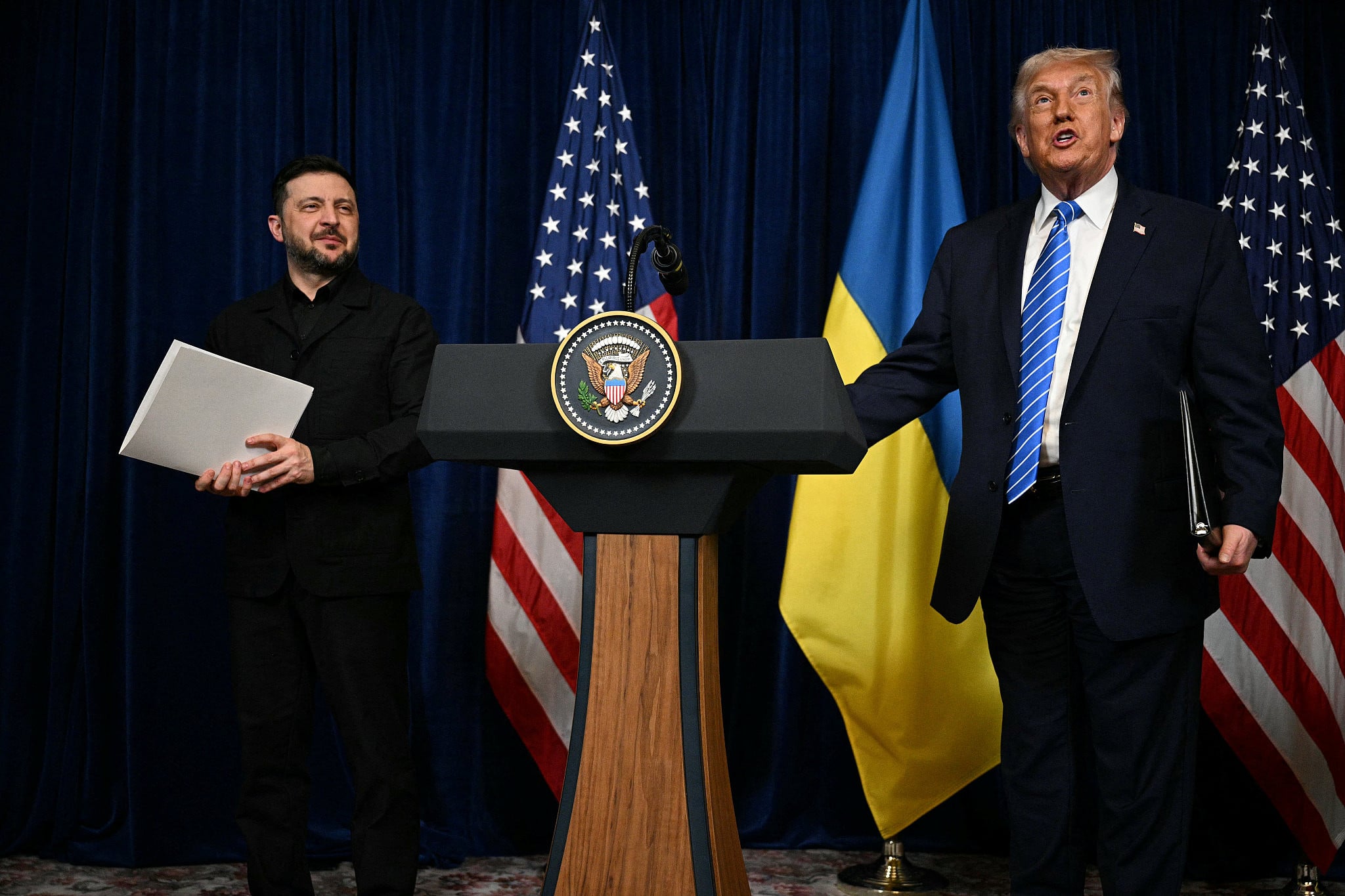 Zelensky arrives in U.S. Florida for talks with Trump