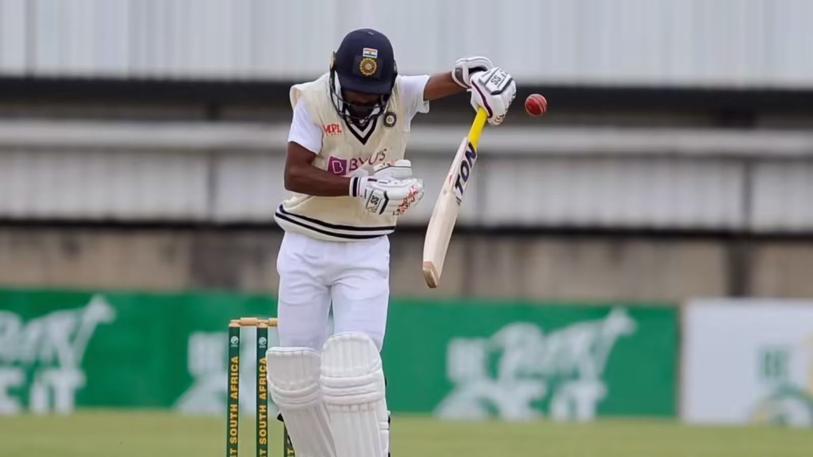 IPL 2026 Auction: रेड बॉल स्पेशलिस्ट की ऑक्शन में सरप्राइज एंट्री, सैयद मुश्ताक अली ट्रॉफी में 8 छक्कों से ठोके थे 130 रन