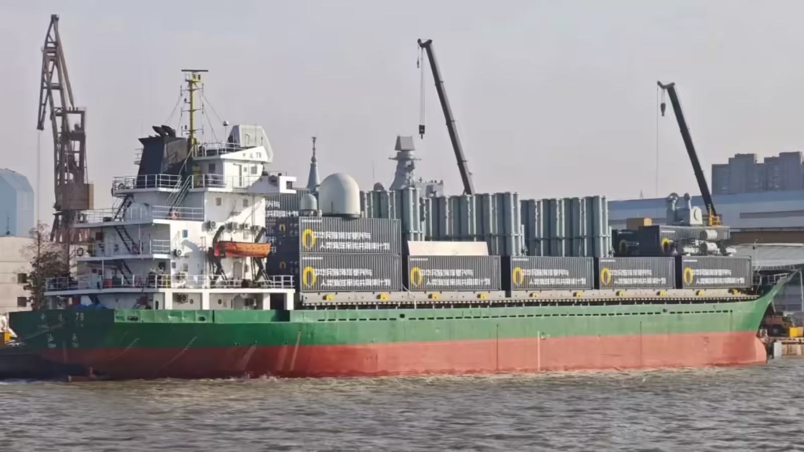 China News: मालवाहक जहाज या युद्धपोत… चीन की इस तस्वीर से टेंशन में दुनिया, सताने लगी सुरक्षा की चिंता