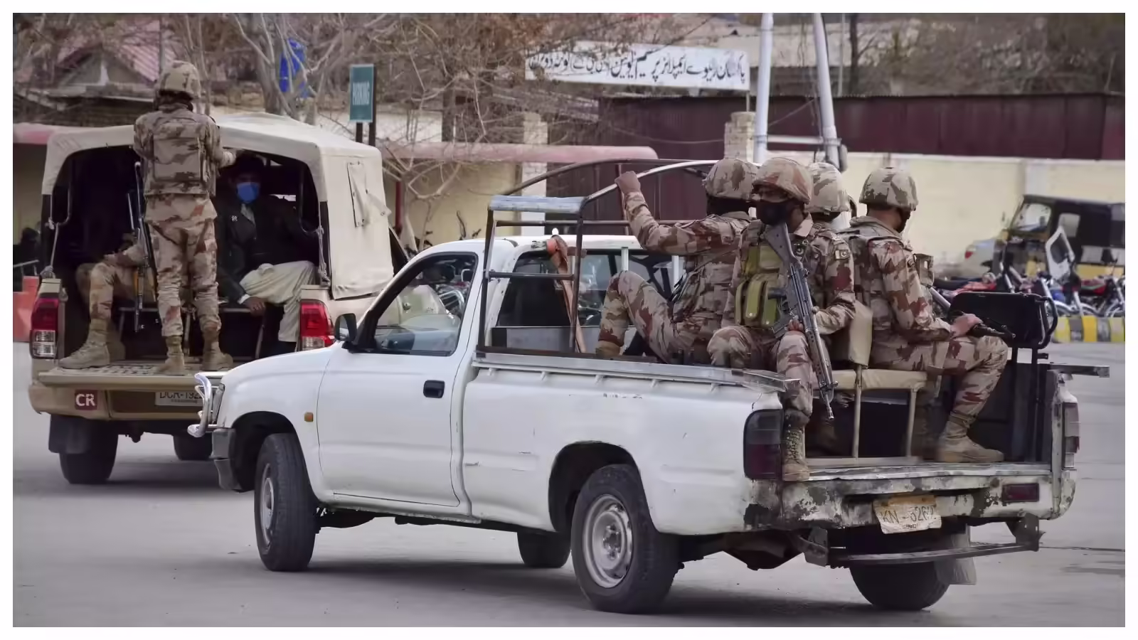 पाकिस्तानी सेना पर BLA और BLF लड़ाकों ने किया बड़ा हमला, 9 जवानों की मौत