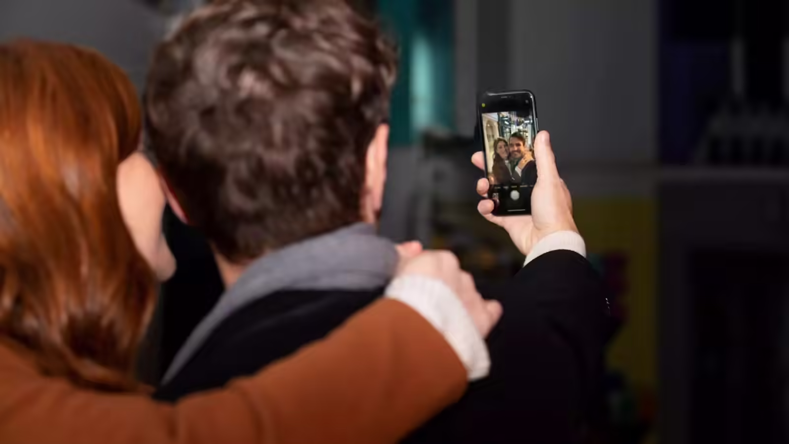 100 रुपये में बेचे जा रहें कपल्स के प्राइवेट वीडियो, दलाल चला रहे अवैध बाजार