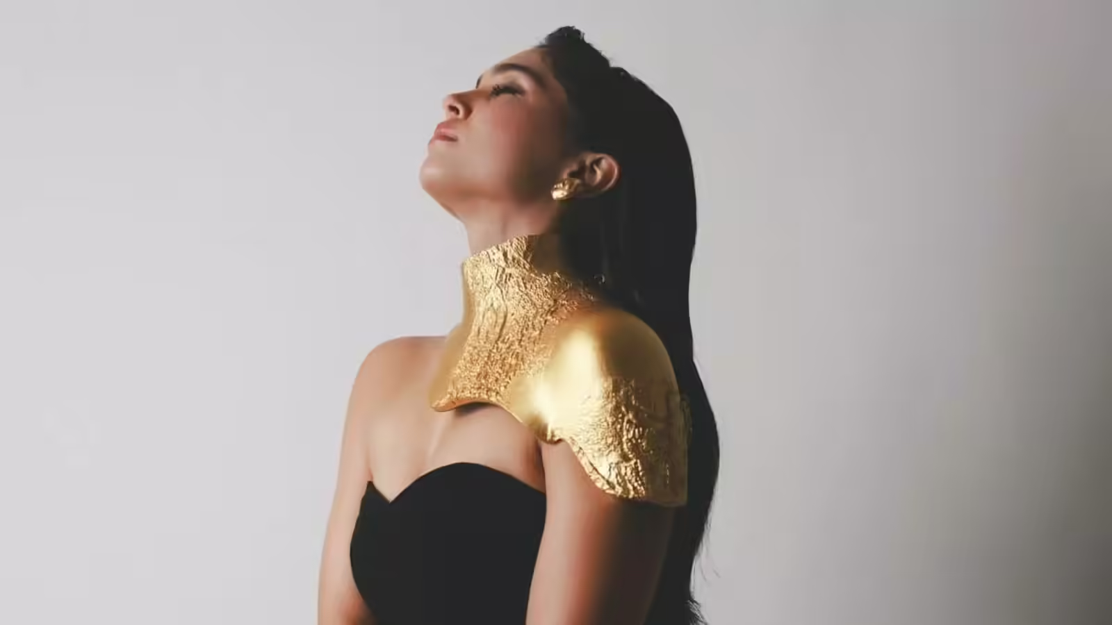 आखिर क्या है बॉडी आर्मर जूलरी? मिनटों में बना देती है लुक को मॉर्डन और यूनिक, आप जान लें सारे फैक्ट्स