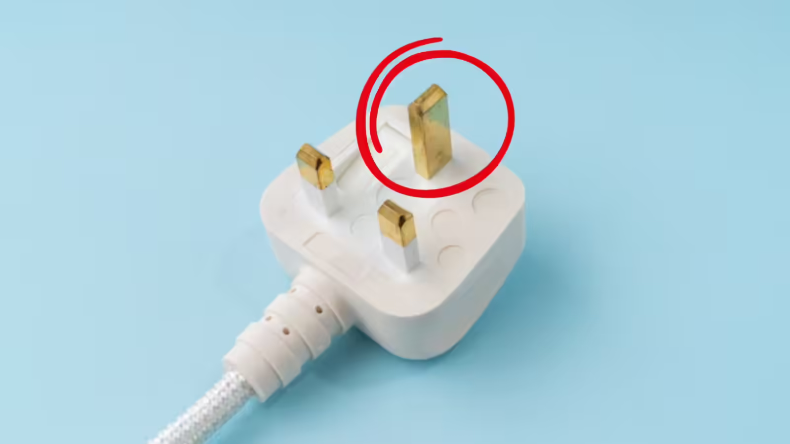 दो पिन से भी चलता है बिजली का प्लग, फिर तीसरी पिन की क्या जरूरत? 90% लोग नहीं जानते होंगे इसका जवाब