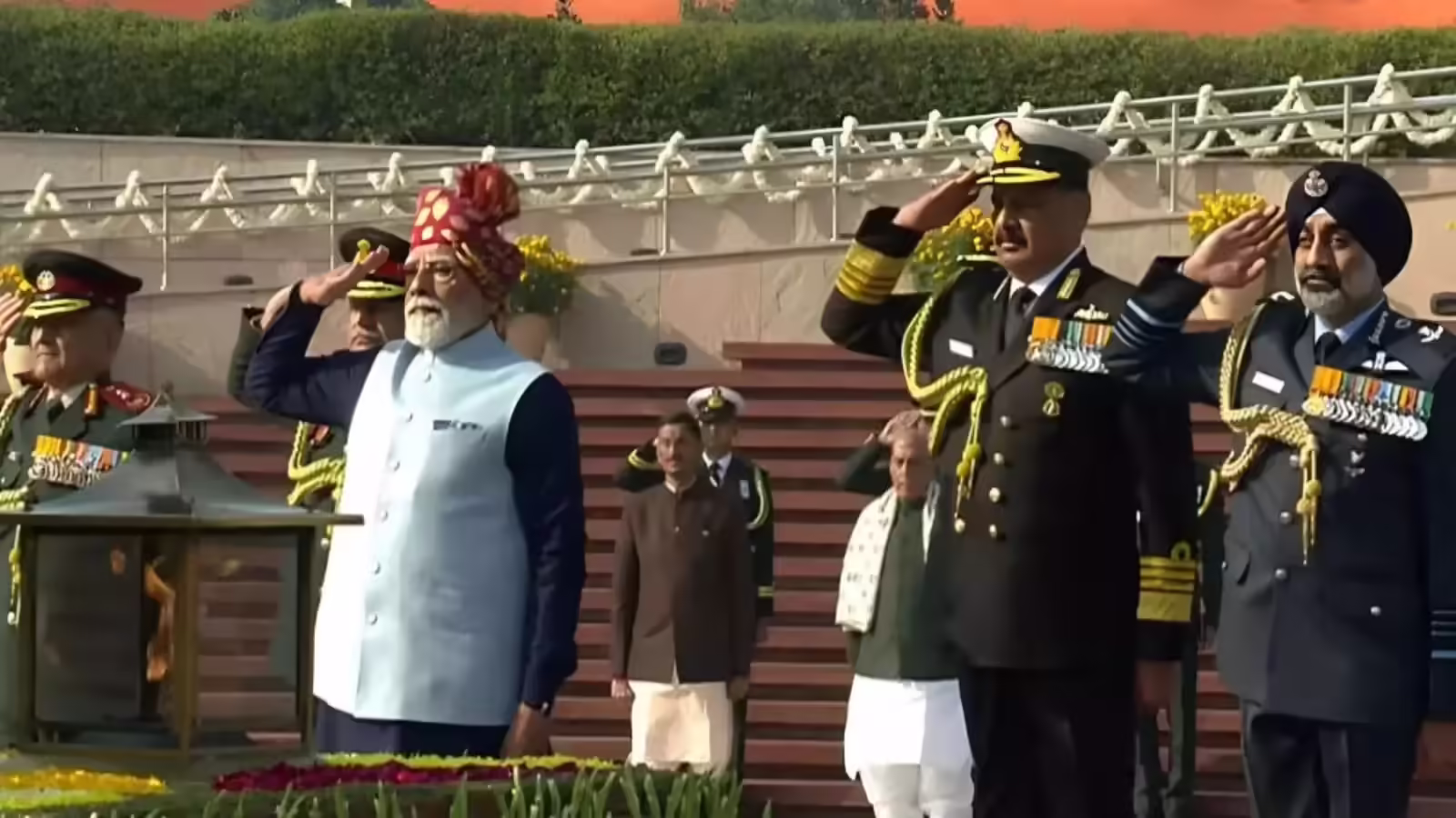 ‘संविधान हर भारतीय का सबसे बड़ा हथियार’, पीएम मोदी से राहुल गांधी तक, गणतंत्र दिवस पर नेताओं ने दिया जोश हाई करने वाला संदेश