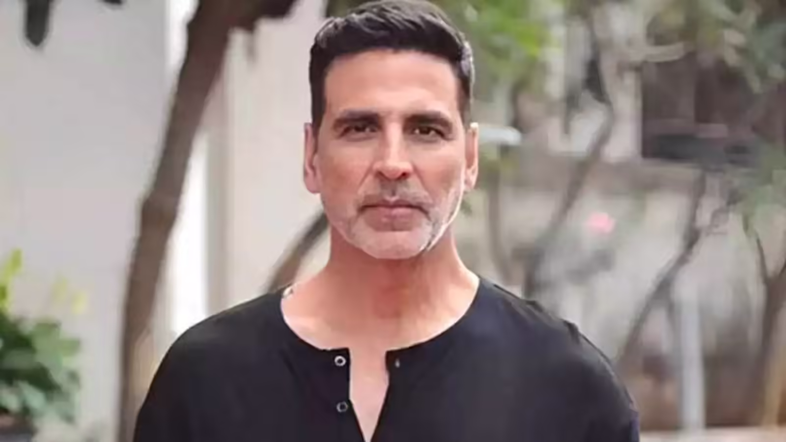 ‘अक्षय कुमार के लिए लोगों की पीठ पर चिपकाने पड़ते हैं डायलॉग’, को-एक्टर का चौंकाने वाला खुलासा