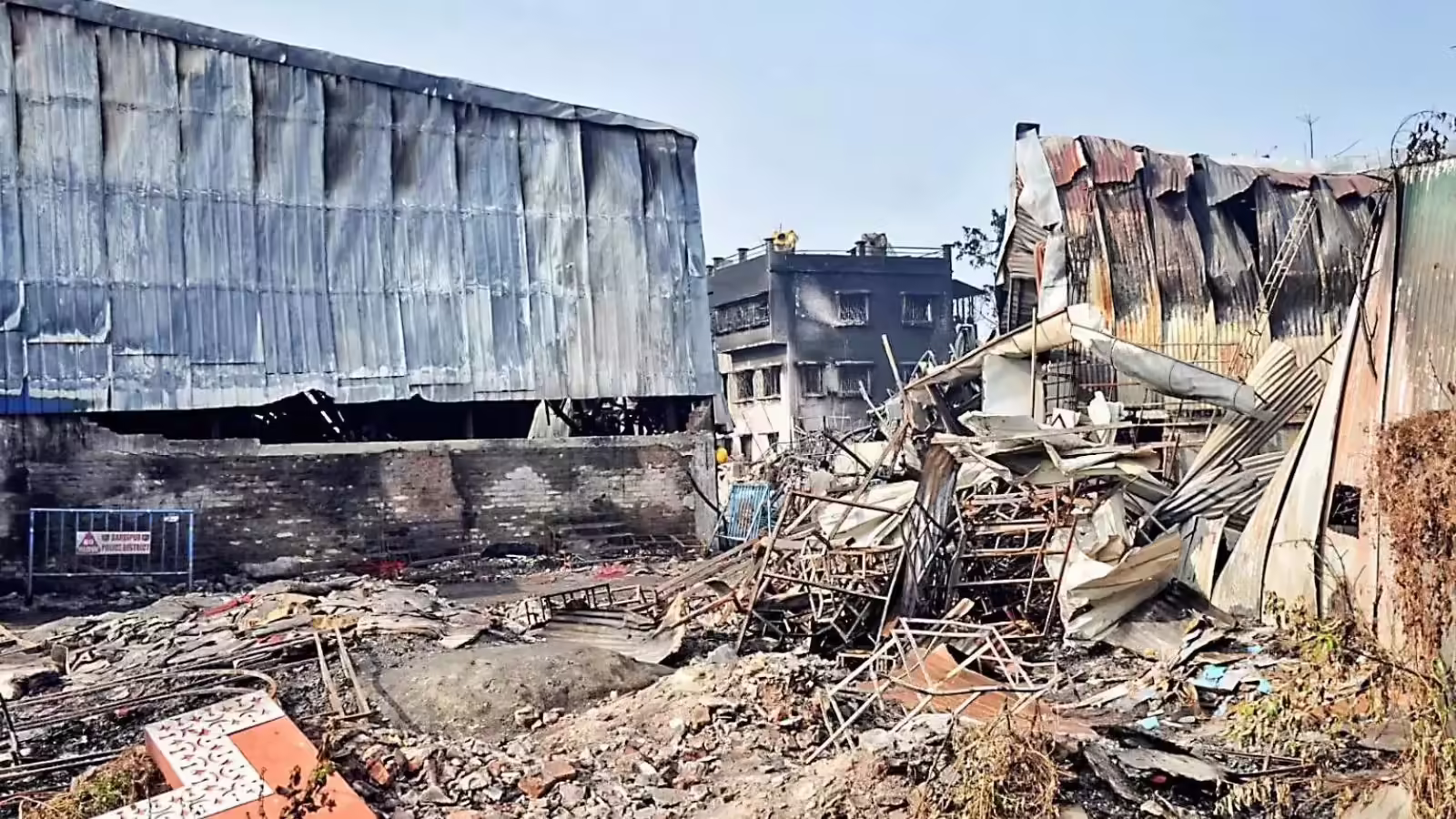 आनंदपुर अग्निकांड में अब तक 27 लोगों की मौत, पीएम मोदी ने किया मुआवजे का ऐलान, बीजेपी के आरोपों से गरमाई सियासत