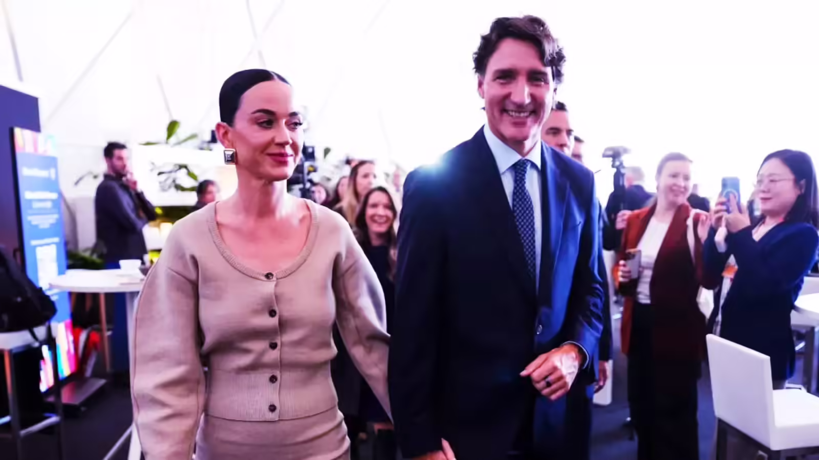 दावोस में गर्लफ्रेंड केटी पेरी के साथ पहुंचे कनाडा के पूर्व PM जस्टिन ट्रूडो, वायरल वीडियो से निशाने पर आए