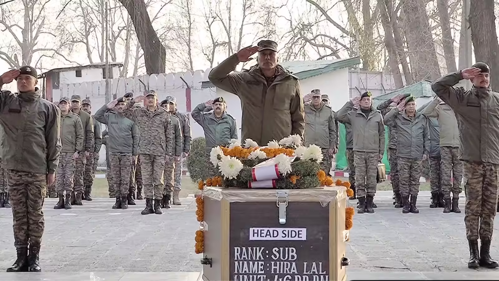 जम्मू कश्मीर के बारामूला में गश्त के दौरान दुर्घटना में जवान की मौत, चिनार कोर ने दी भावभीनी श्रद्धांजलि