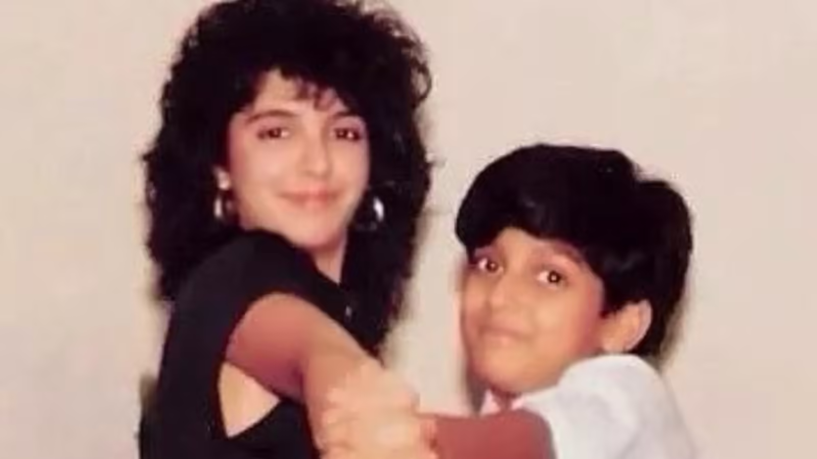 फराह खान और मौसेरे भाई फरहान अख्तर ने साथ-साथ काटा केक, बहन जोया ने दिखाई झलक