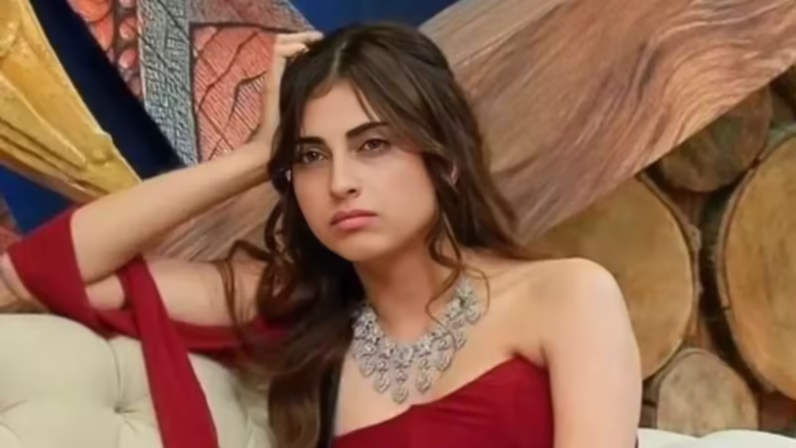 फरहाना भट्ट पर EX स्‍टाफ ने लगाए संगीन आरोप, ‘बिग बॉस’ मेकर्स संग एक्ट्रेस के रिश्ते का पर्दाफाश!