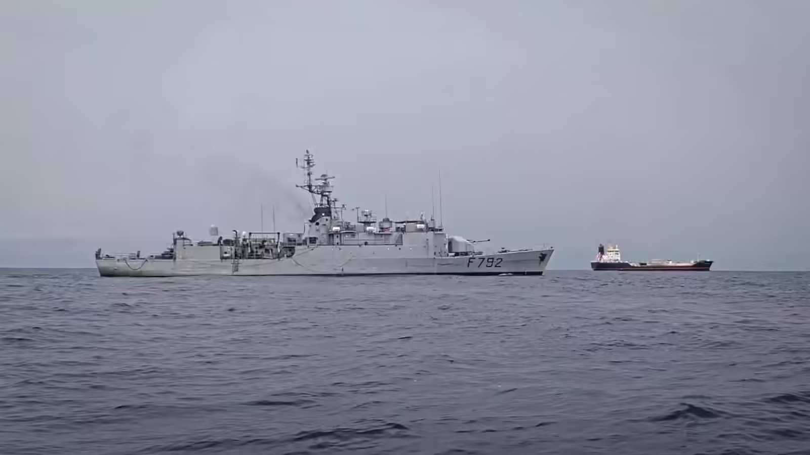 फ्रांस की हिरासत में रूसी शैडो तेल टैंकर के भारतीय कैप्टन, सभी क्रू मेंबर भी इंडियन, जानें क्या है आरोप