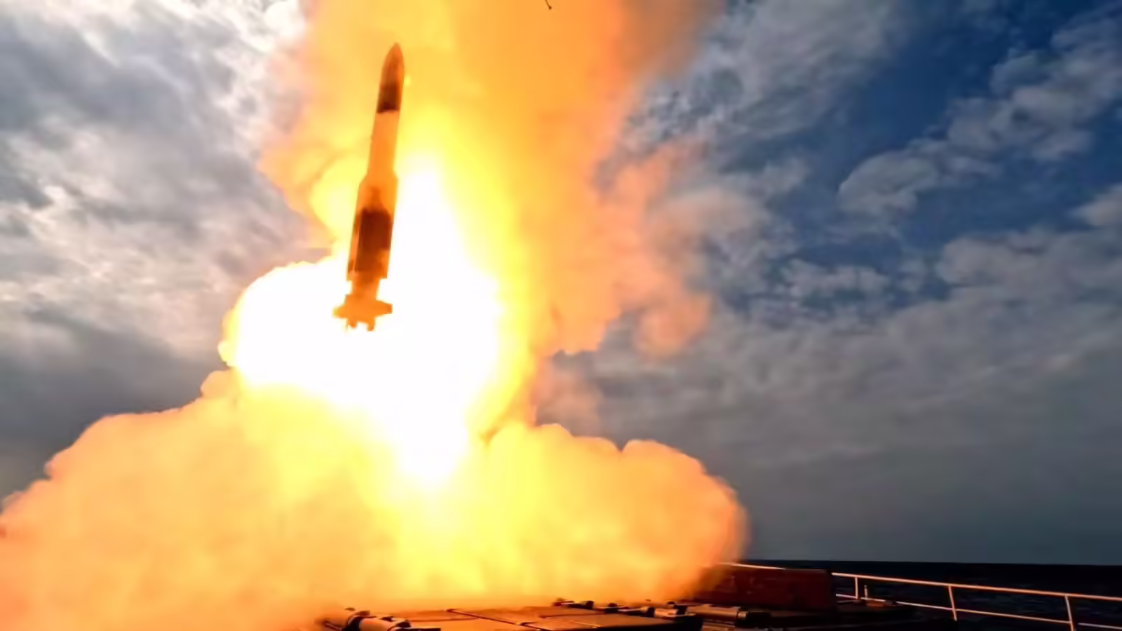 पाकिस्तान ने अरब सागर में कौन सी मिसाइल का परीक्षण किया, जानें भारत की कैसे बढ़ेगी टेंशन