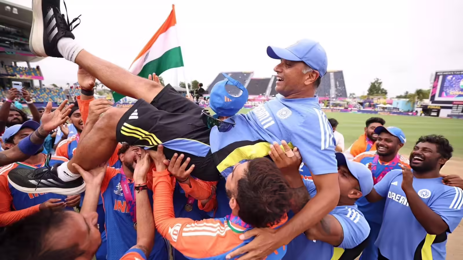 भारतीय क्रिकेट की ‘दीवार’, निस्वार्थ टीम मैन और विश्व विजेता कोच: राहुल द्रविड़ का ऐसा गौरवशाली सफर