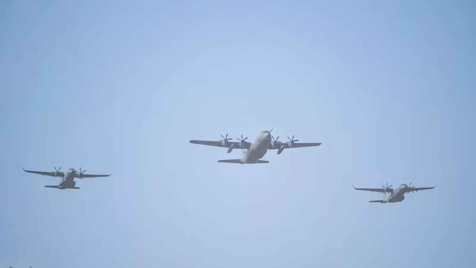 कर्तव्य पथ पर दिव्यास्त्रों का दिखा दम, अमोघ और धनुष की गर्जना, देख लीजिए वीडियो