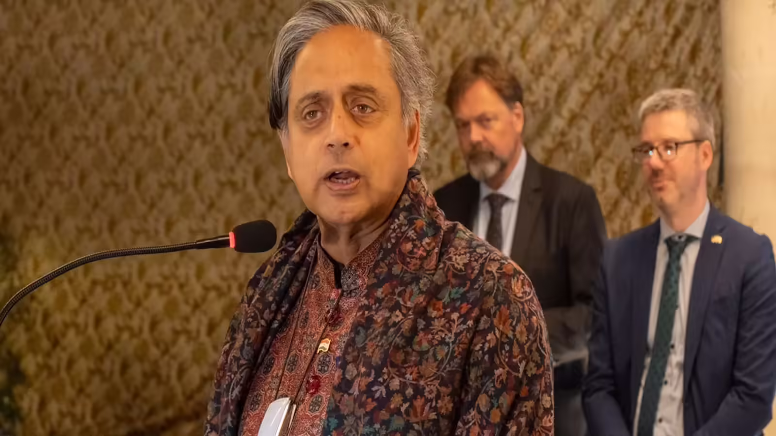 क्या भारत में तेल महंगा हो जाएगा? वेनेजुएला पर अमेरिकी हमले को लेकर शशि थरूर ने कर दिया क्लियर