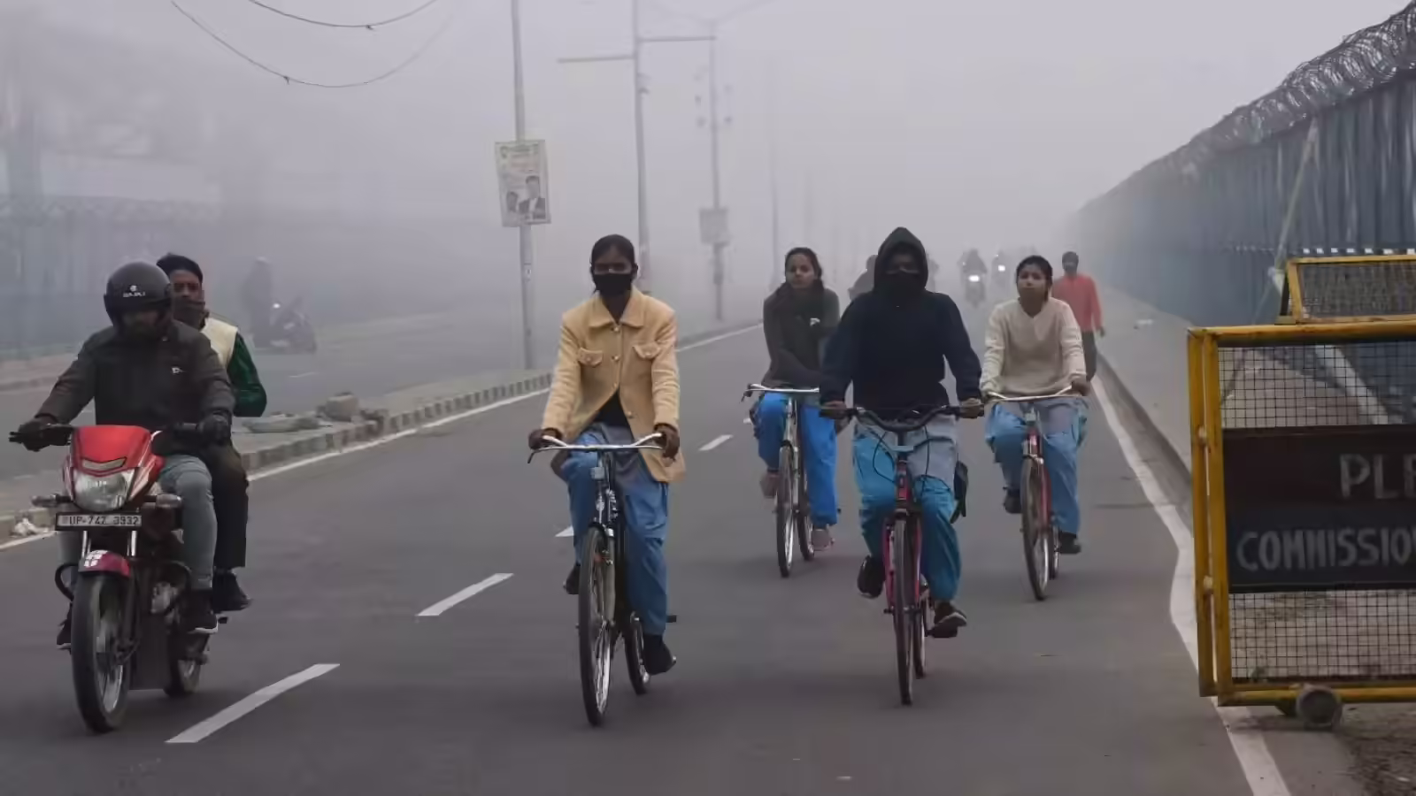 कल का मौसम 17 जनवरी: रजाई में दुबके रहेंगे दिल्लीवाले, सताएगा सर्दी का सितम, शीतलहर से ठिठुरेगा  यूपी, उत्तराखंड, पंजाब