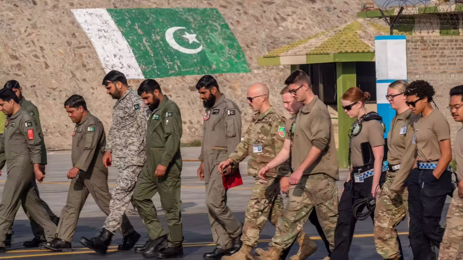 मोदी से तकरार और मुनीर से प्यार… पेशावर में युद्धाभ्यास कर रहे अमेरिका और पाकिस्तान, भारत की बढ़ेगी टेंशन