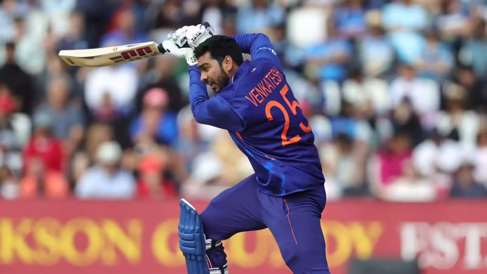 विजय हजारे ट्रॉफी में लगातार फ्लॉप होने के बाद चमके वेंकटेश अय्यर, कर्नाटक को जमकर धोया