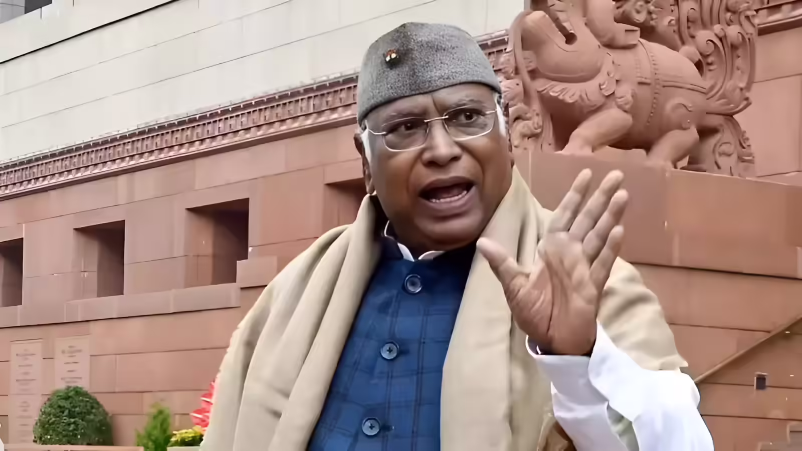 सदन में नेहरू, इंदिरा का अपमान हुआ, विपक्ष को बोलने नहीं दिया गया, इसलिए विपक्ष ने वाकआउट किया : खरगे