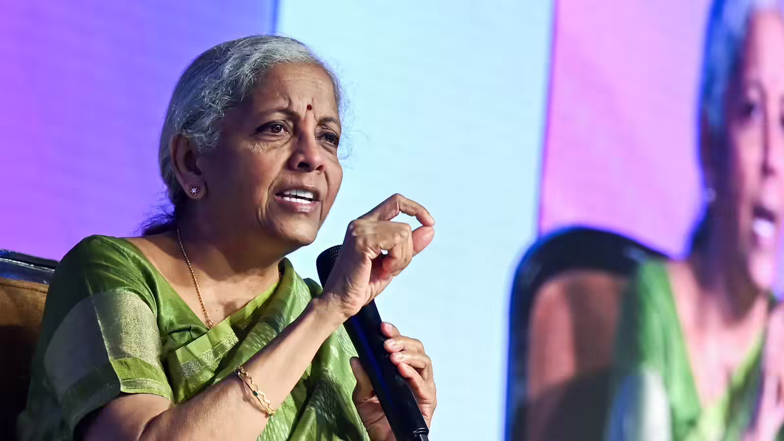 WTO की बैठक में किसानों की हितों से समझौता करके आई थी कांग्रेस, वित्त मंत्री सीतारमण का राहुल गांधी पर पलटवार