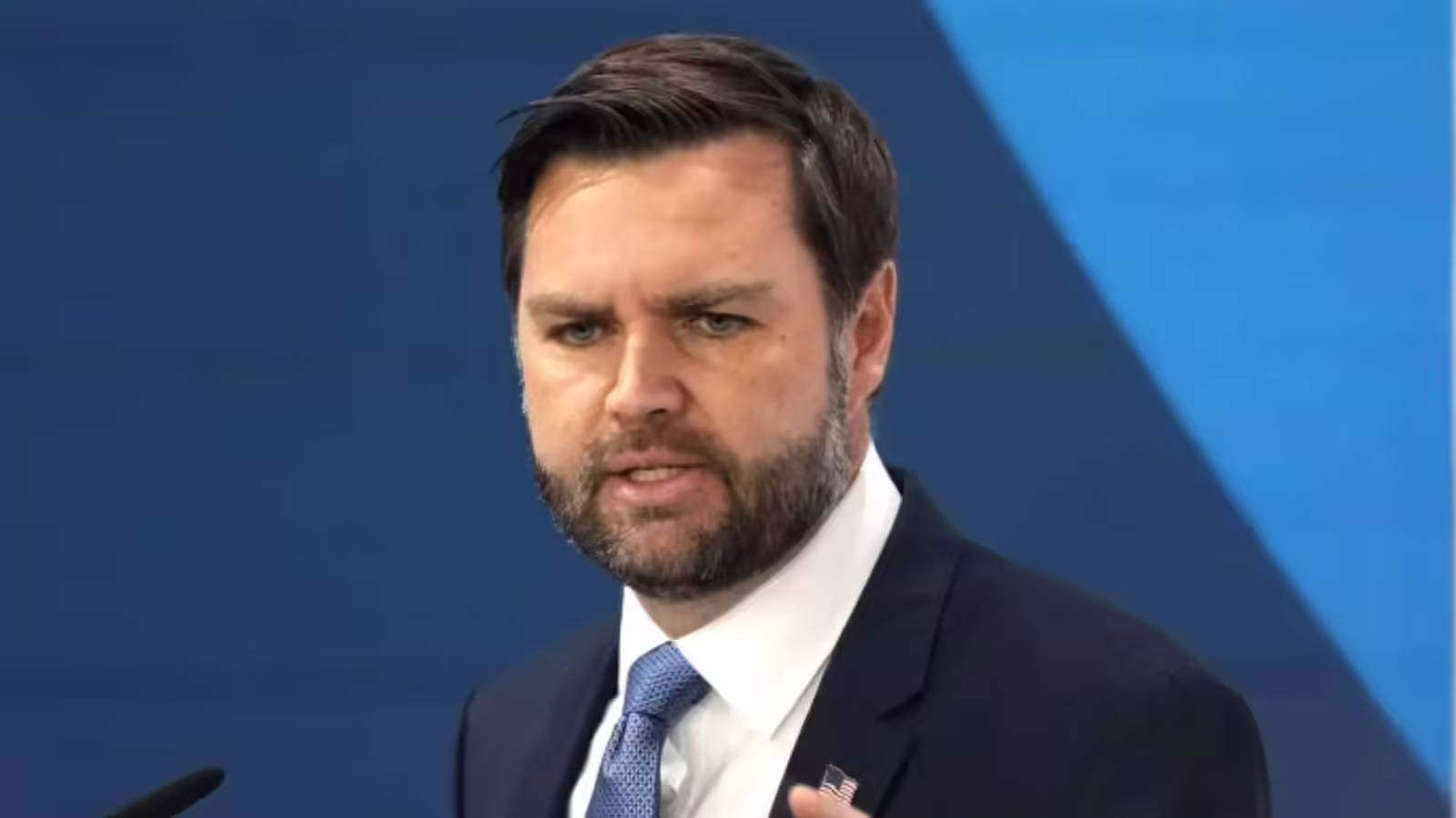 डोनाल्ड ट्रंप की ‘रेड लाइन’ नहीं मान रहा है ईरान, जिनेवा में परमाणु वार्ता के बाद बोले वेंस- हमले का विकल्प खुला