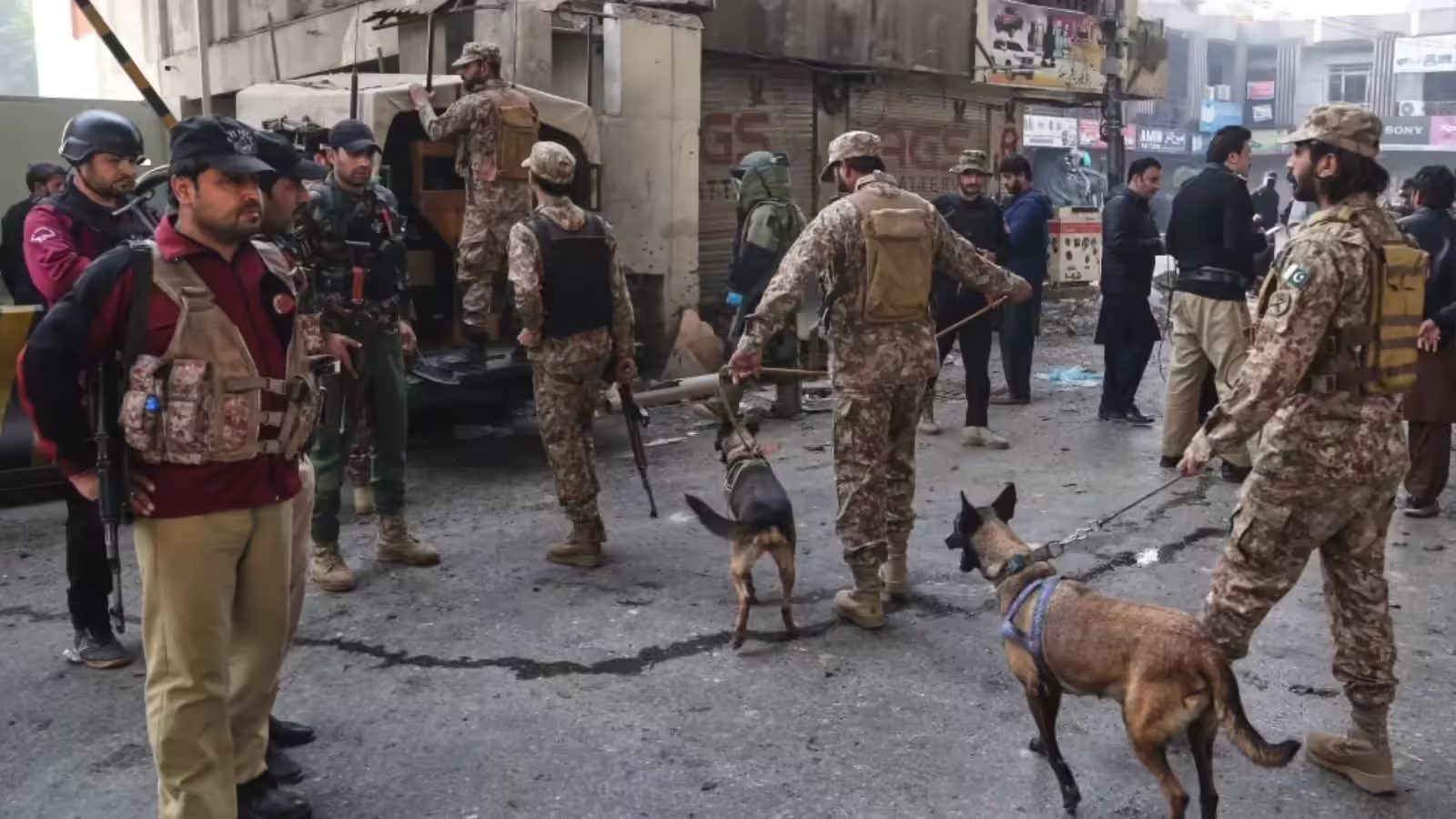 पाकिस्तान के खैबर पख्तूनख्वा में पुलिस वैन पर हमला, घेरकर बरसाईं गोलियां, DSP समेत 7 की मौत