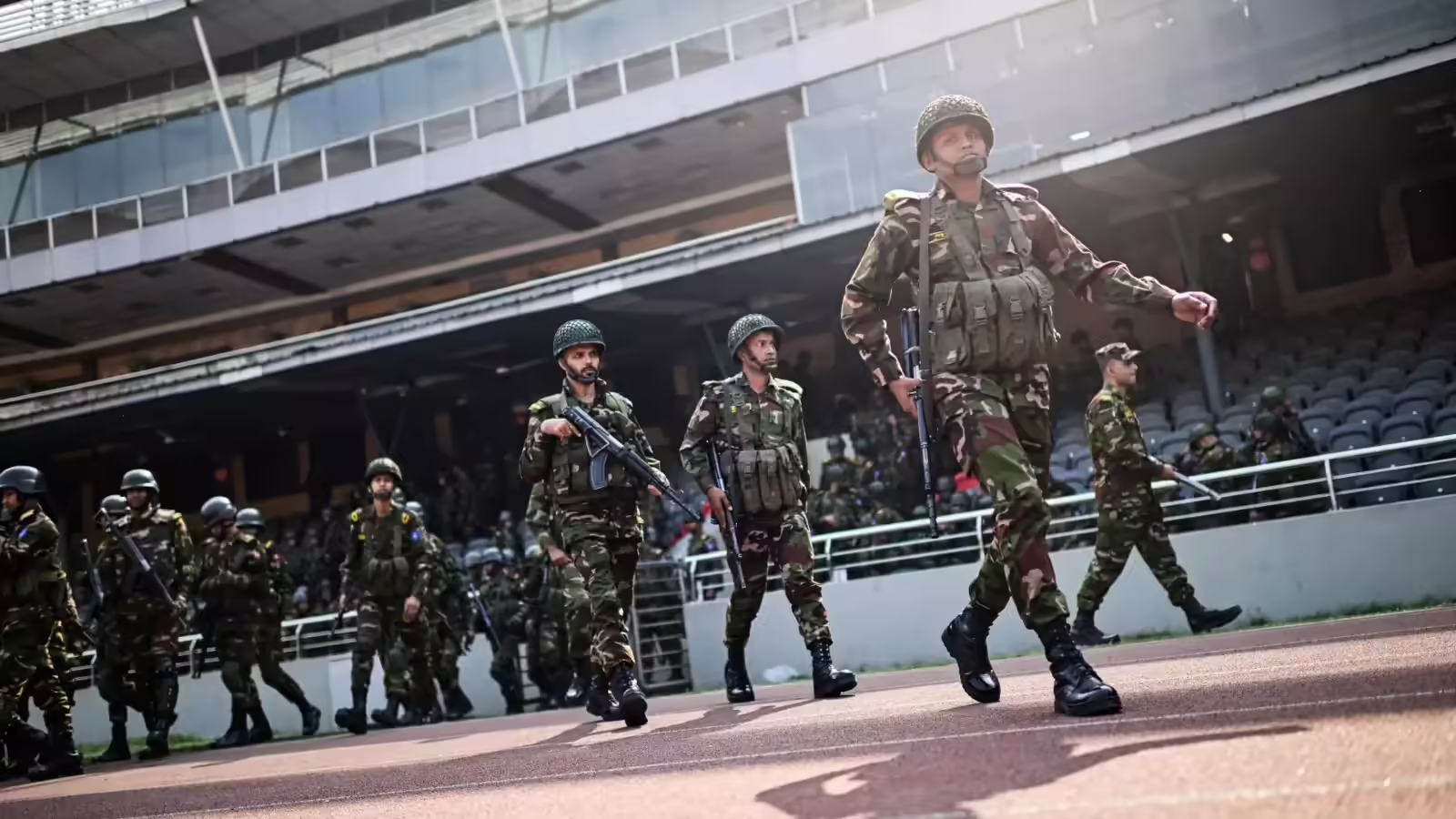 यूनुस के राज में बांग्लादेश बना जंग का मैदान, BNP और जमात के बीच हिंसक झड़प, चुनाव से पहले बढ़ा तनाव