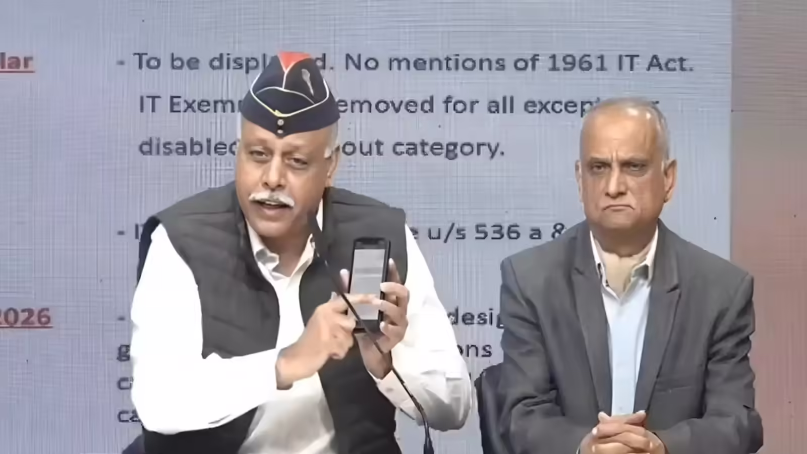 ‘दिव्यांगता पेंशन’ से जुड़े पुराने प्रावधान को खत्म करने का मामला क्या है? पूर्व सैनिक  मोदी सरकार पर भड़के