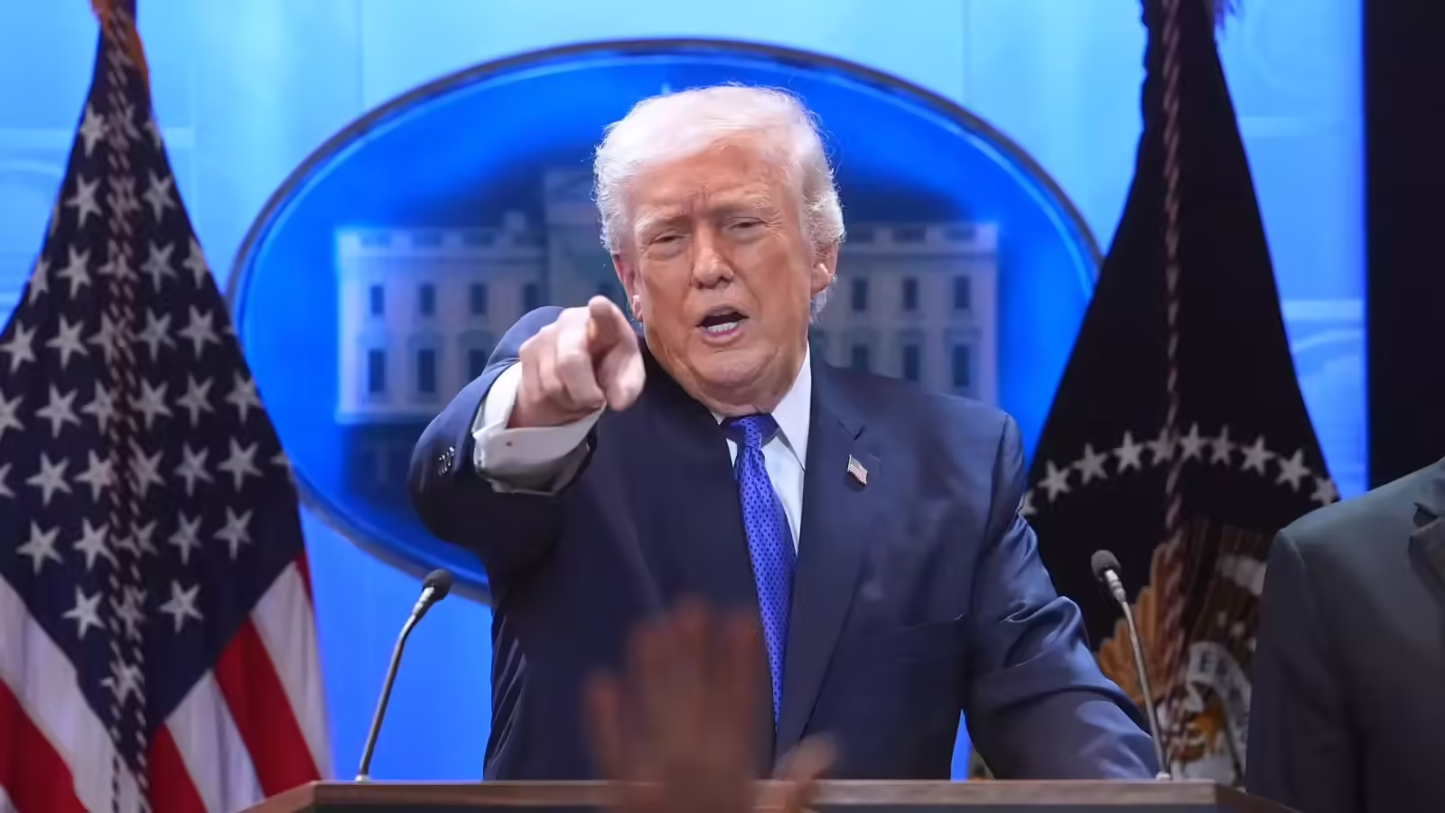 अमेरिकी सुप्रीम कोर्ट से लगा झटका तो तिलमिलाए ट्रंप, लगाया 10% ग्लोबल टैरिफ, सभी देशों पर होगा लागू