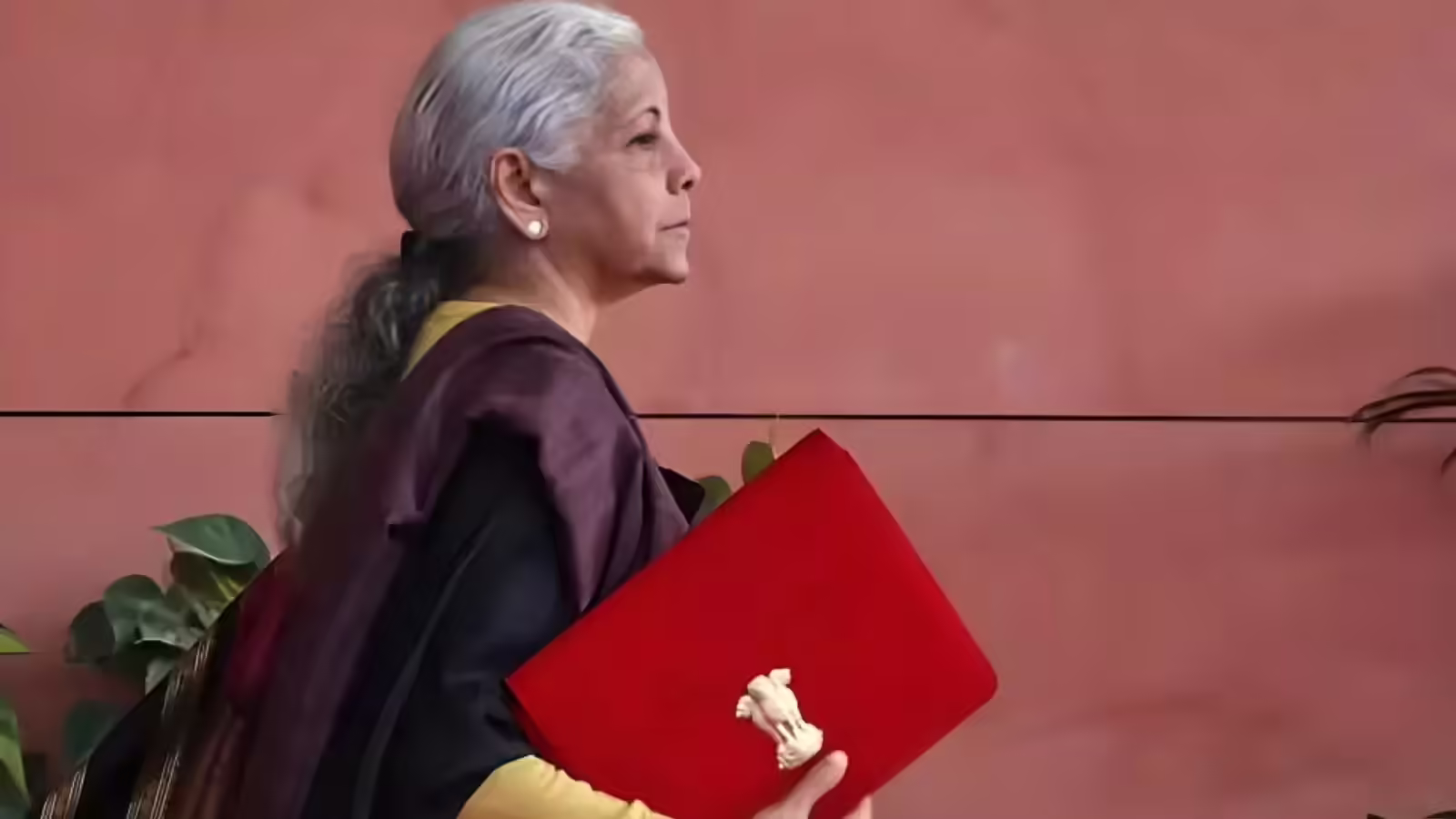 राजनीति-अर्थव्यवस्था के बीच संतुलन बनाता बजट, कर्तव्य पथ पर वित्त मंत्री निर्मला सीतारमण