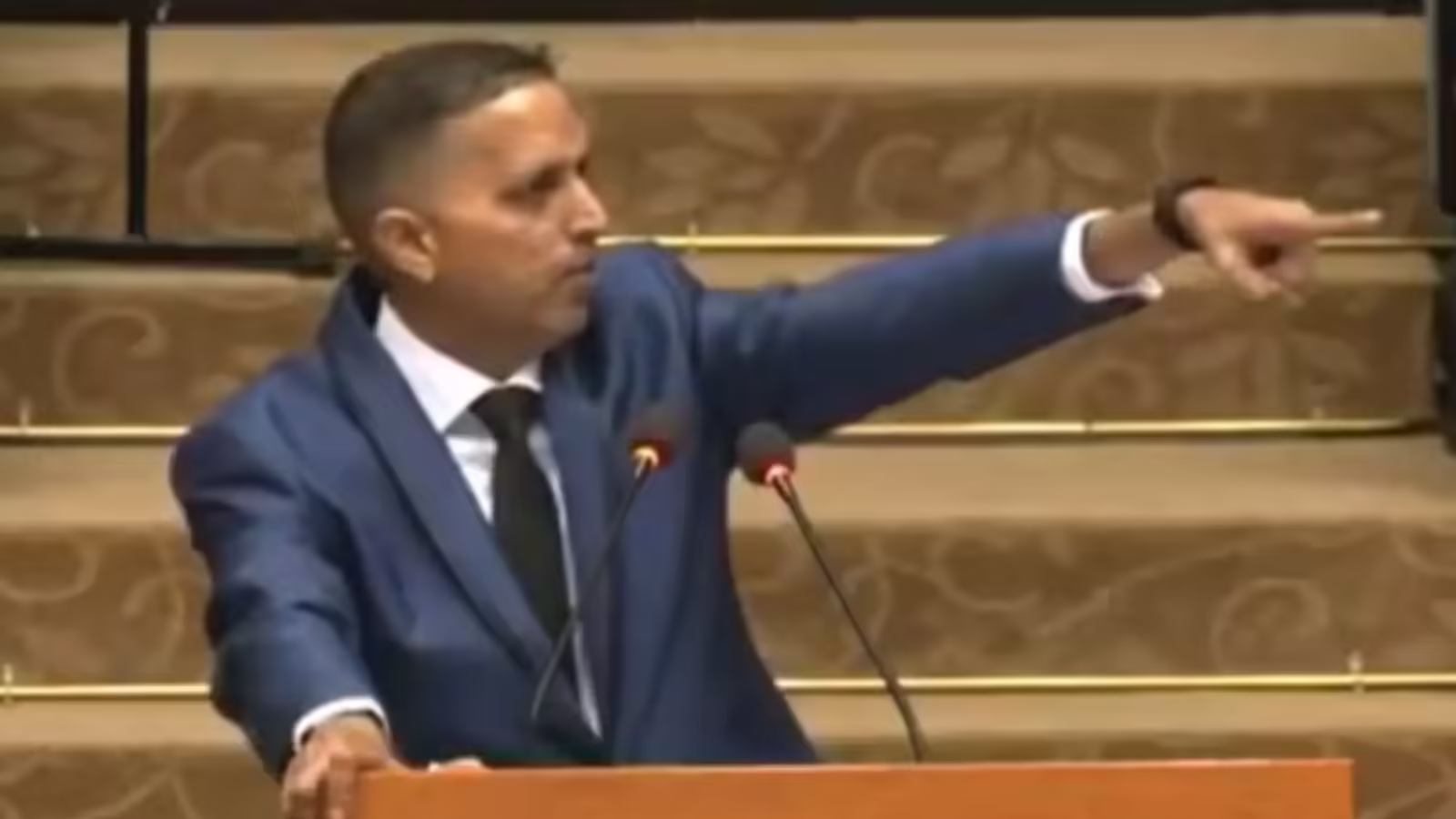 ‘आदरणीय विष्णु पांडे’, गुयाना की संसद में हिंदी में हुई जुबानी जंग, मंत्री ने सांसद को भारतीय भाषा में ललकारा