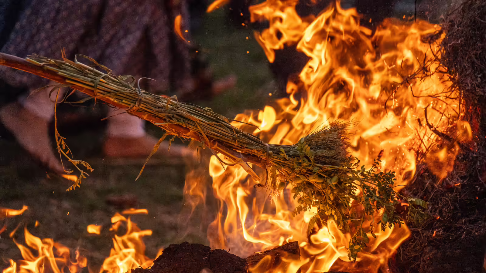 Holika Dahan 2026 Puja Samigiri : होलिका दहन पूजन सामग्री लिस्ट, होलिका पूजन से पहले देख लें ताकि पूजा में न हो चूक
