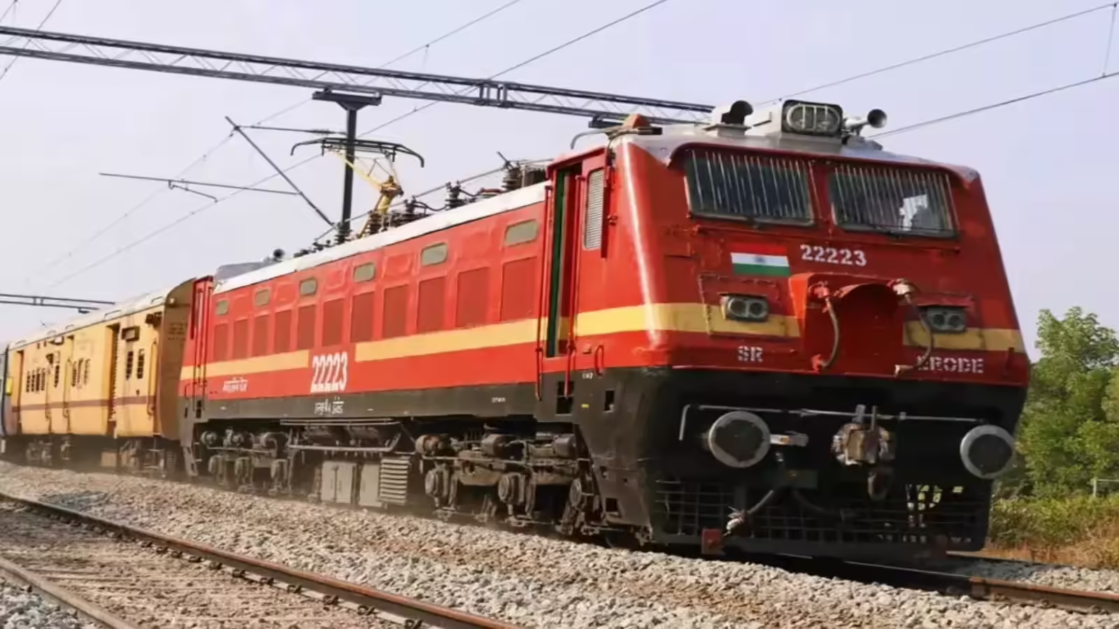 बजट से रेलवे हुआ मालामाल, कश्मीर में उरी तक पहुंचेगी ट्रेन, दिल्ली-वाराणसी समेत 7 हाई स्पीड कॉरिडोर का ऐलान