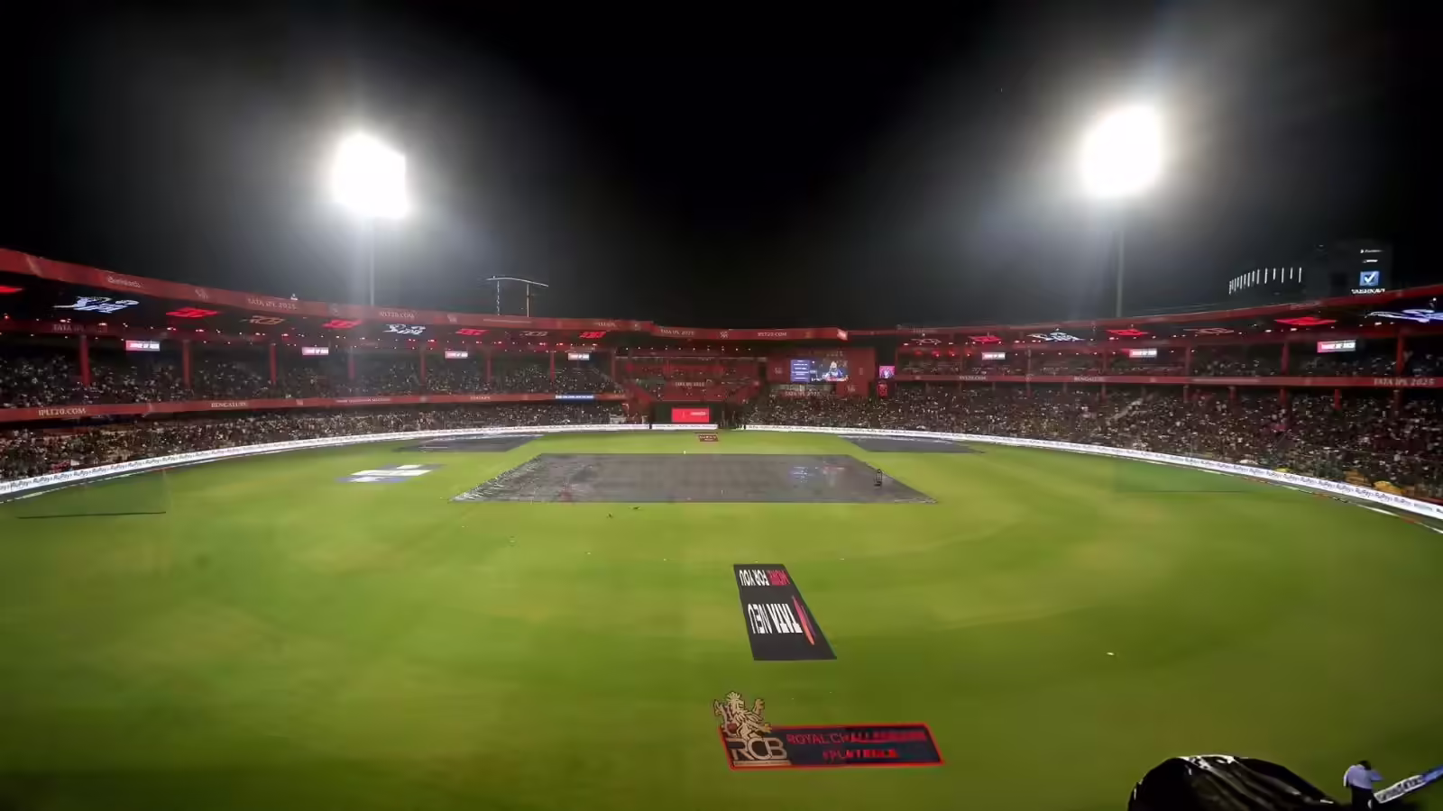 RCB फैंस के लिए खुशखबरी, चिन्नास्वामी स्टेडियम में होंगे IPL 2026 के मुकाबले, कर्नाटक सरकार की मंजूरी