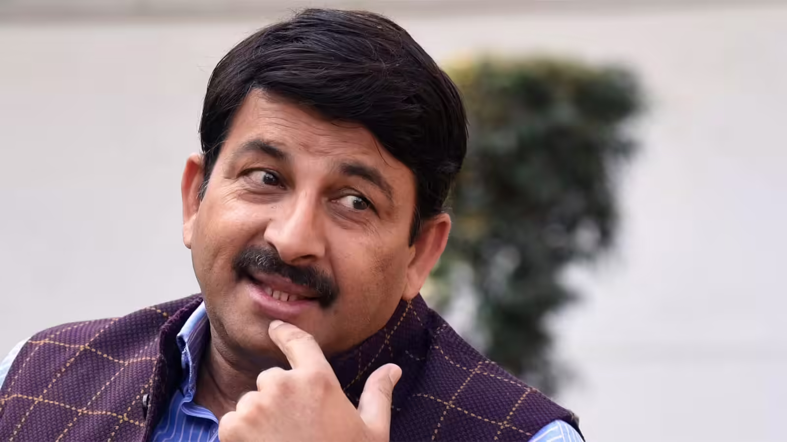 कभी रोटी को तरसते थे मनोज तिवारी, आज करोड़ों के मालिक, घाटों पर गाने गाकर करना पड़ा था गुजारा