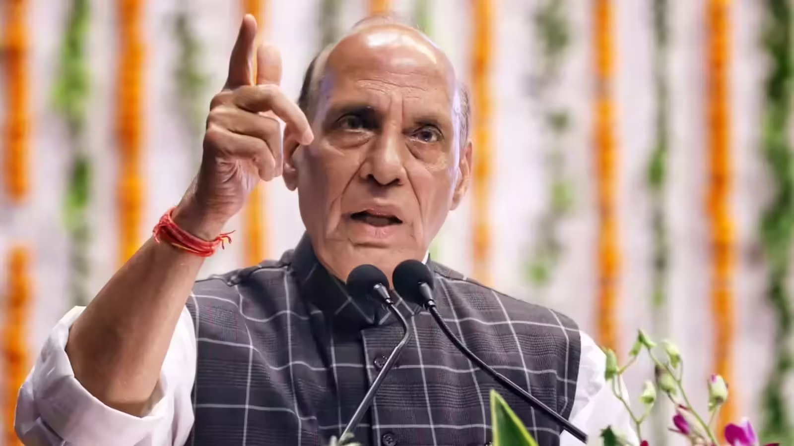 समुद्री डकैती और आतंकवाद बड़ी चुनौतियां, अकेले कोई नौसेना नहीं निपट सकती: राजनाथ सिंह