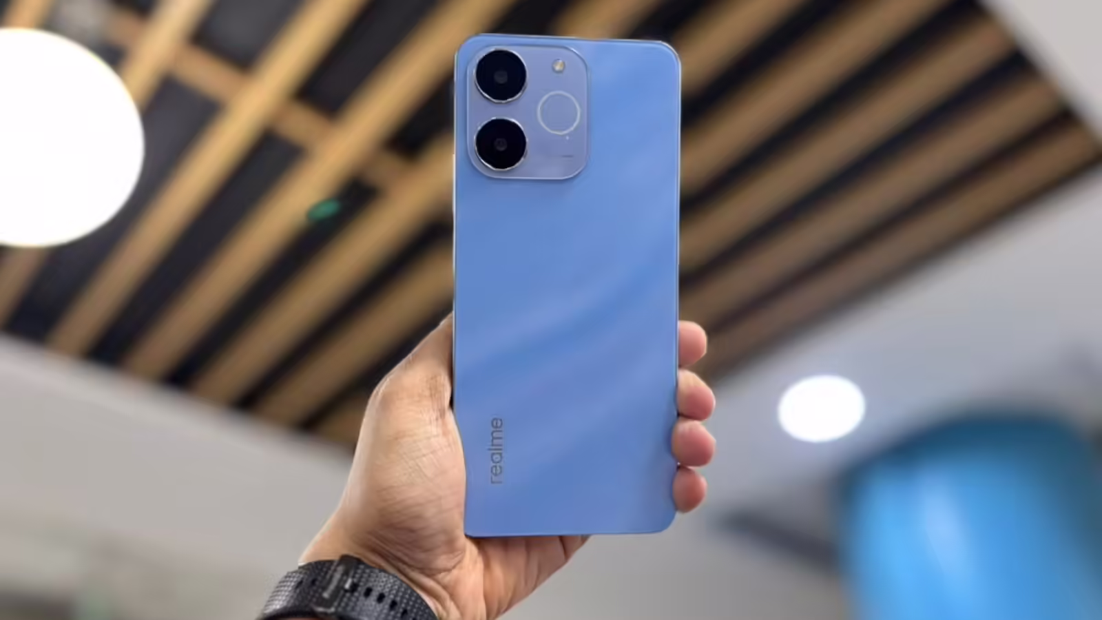 Realme P4 Lite लॉन्च हुआ 9999 रुपये में, 6300mAh बैटरी के बाद भी किस चीज की रह गई कमी?