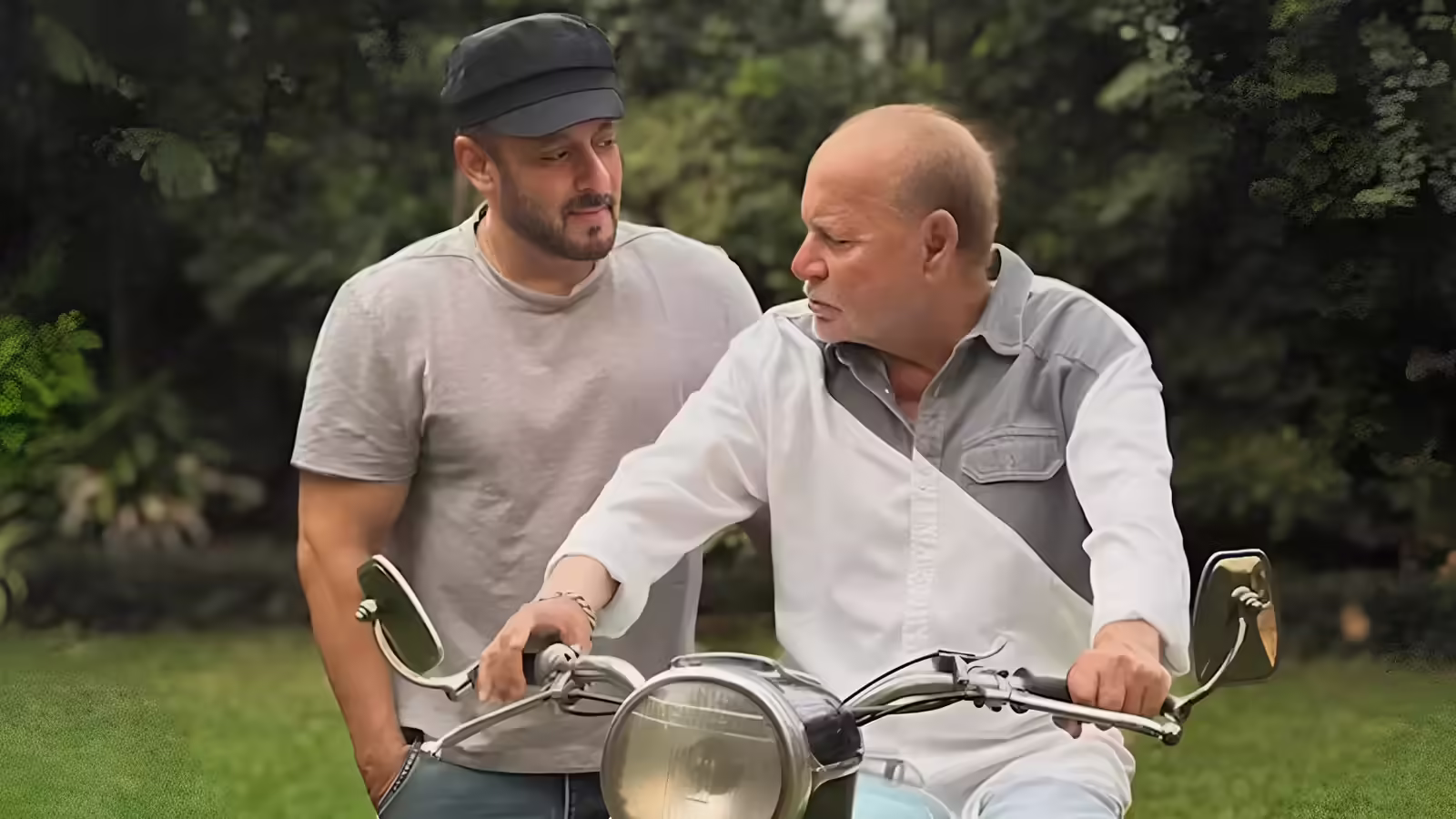 Salim Khan Health Update: सलीम खान को सांस लेने में तकलीफ, डॉक्‍टर ने बताया- ICU में चल रहा इलाज