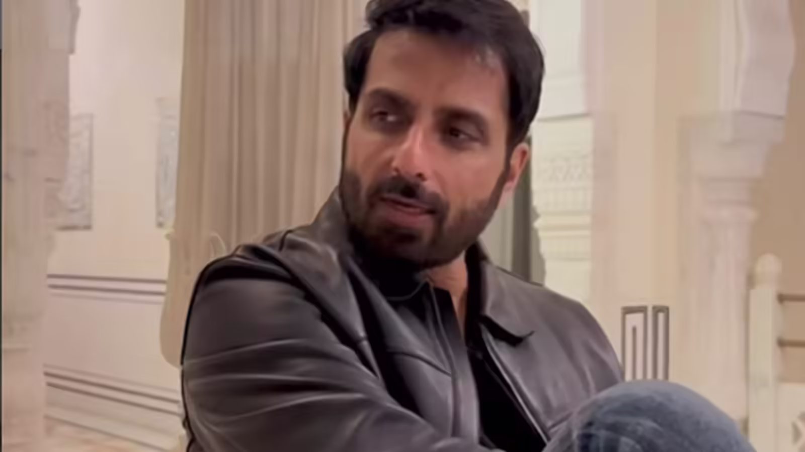 ‘घर पर रखी कुरान और गीता आपस में कभी नहीं लड़ती’, सोनू सूद की ये बातें खोल देंगी आंखों पर बंधी पट्टी