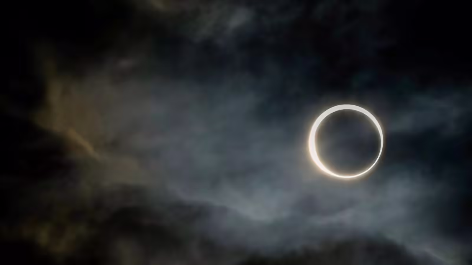 Annular Solar Eclipse: आसमान में इस महीने दिखेगा सूर्य ग्रहण का अनोखा नजारा, क्या भारत में दिखेगा रिंग ऑफ फायर?