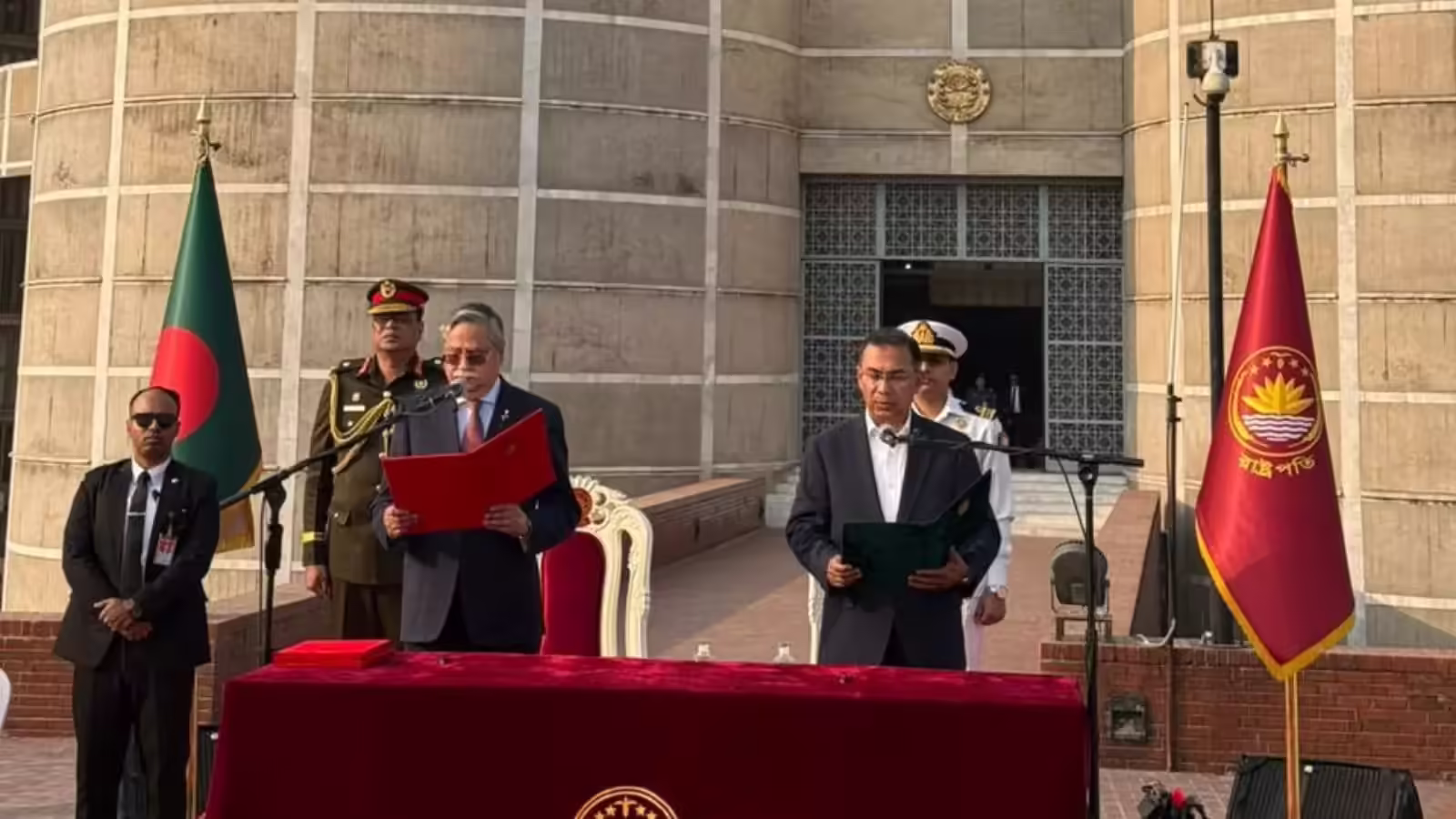 बांग्लादेश में शेख हसीना के ‘तख्तापलट’ के बाद नया दौर, BNP के तारिक रहमान ने ली प्रधानमंत्री पद की शपथ