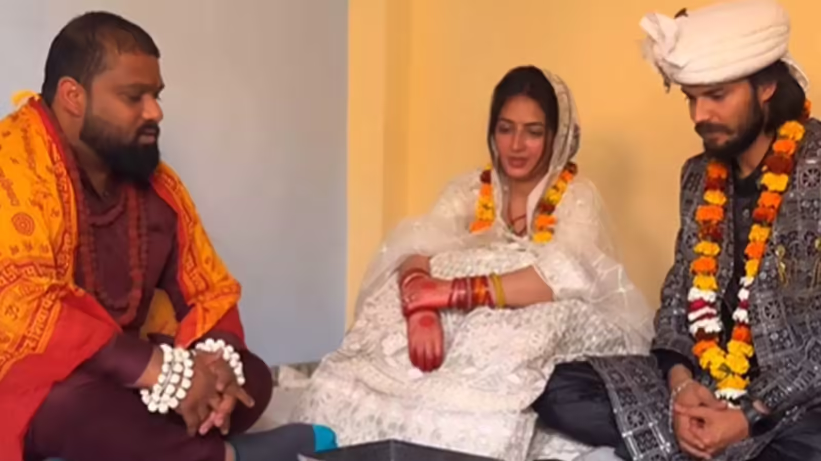 ‘वड़ा पाव गर्ल’ की शादी के वीडियो में झोल, मिस्ट्री मैन ने कहा- एकता कपूर के शो से ज्यादा टीआरपी मिल रही