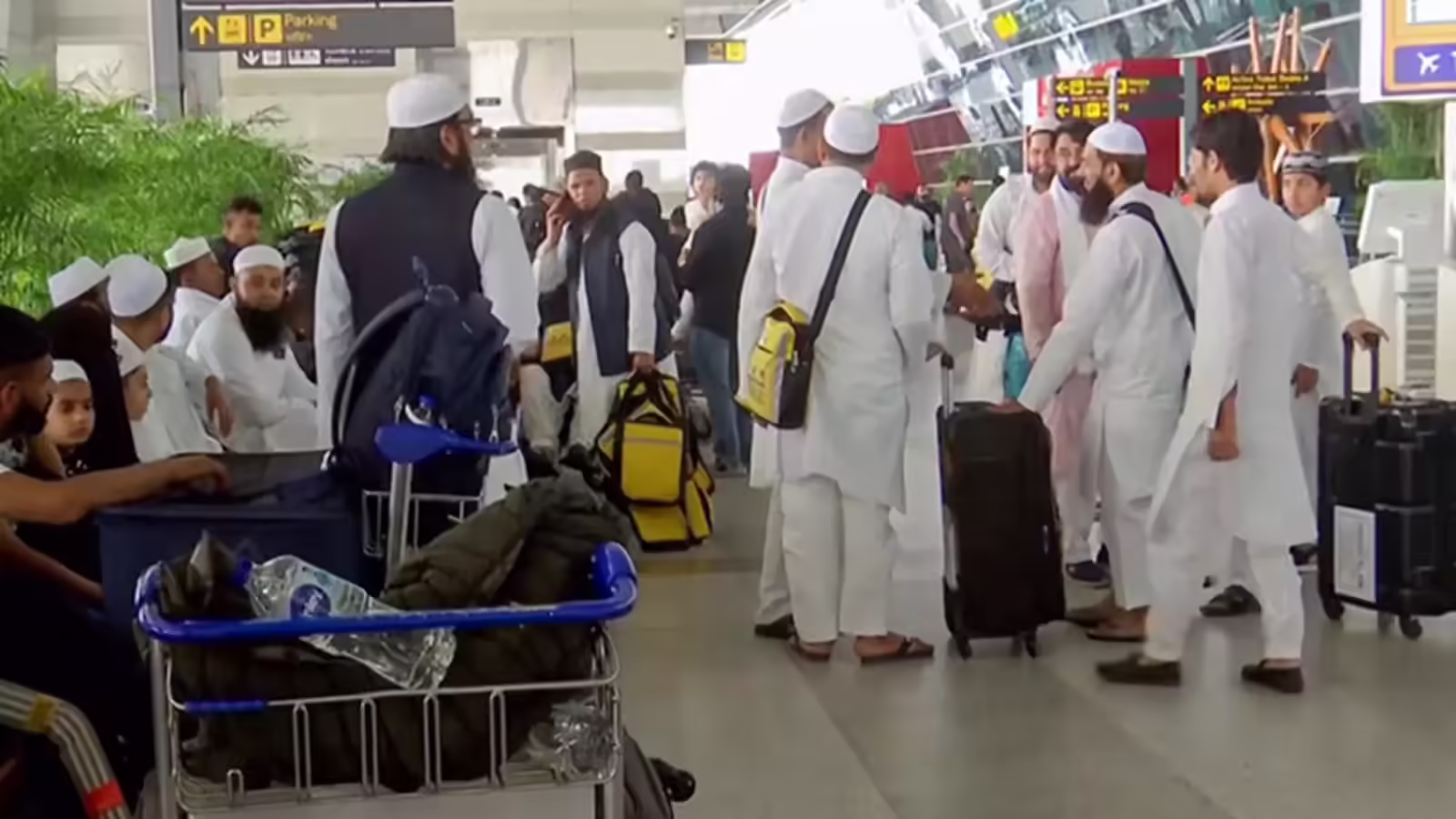 ईरान में भारी बवाल, मिडिल ईस्ट में फंसे लोगों के लिए विदेश मंत्रालय ने बनाया स्पेशल कंट्रोल रूम, हेल्पलाइन नंबर जारी