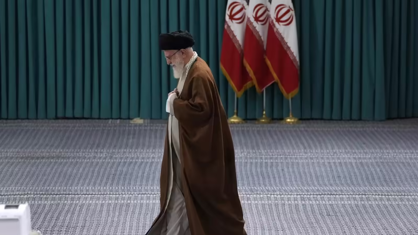 लेख: शुरू से ही निशाने पर थे खामेनेई, परमाणु कार्यक्रम तो बस बहाना था, अमेरिका ने ऐसे खेला डबल गेम