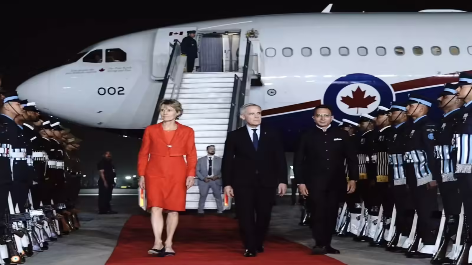 कनाडा के पीएम मार्क कार्नी अपनी पत्नी डायना फॉक्स के साथ दिल्ली पहुंचे, 2 मार्च को पीएम मोदी के साथ करेंगे बैठक