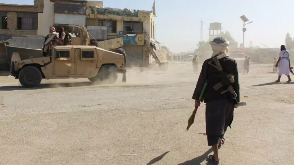 पाकिस्तान और अफगानिस्तान की सेना में फिर गोलीबारी, बॉर्डर पर जोरदार झड़प, तनाव बढ़ा