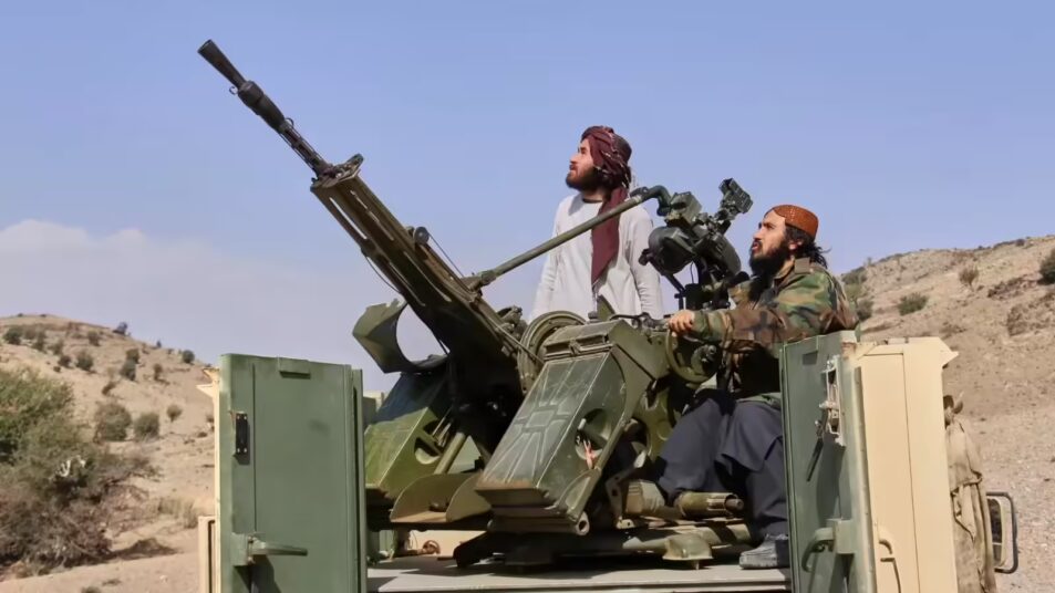 ईरान पर हमले के बीच पाकिस्तानी जेट ने अफगानिस्तान के बगराम एयरबेस पर की बमबारी, काबुल में धमाकों की आवाज